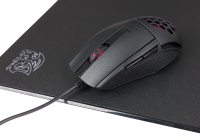 Il nuovo mouse simmetrico della divisione gaming di Thermaltake alza il livello dello scontro nella fascia entry level.