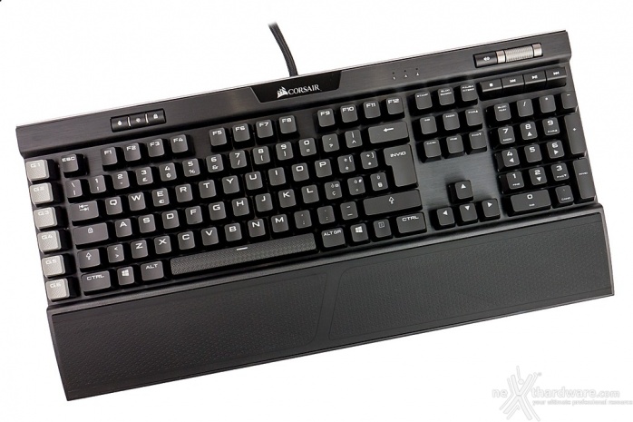 CORSAIR K95 RGB Platinum 2. Vista da vicino 1