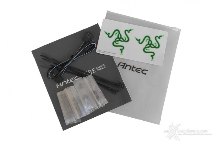 Antec Cube by Razer 1. Packaging & Bundle 5