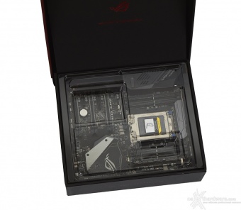 ASUS ROG ZENITH EXTREME 2. Packaging & Bundle 3