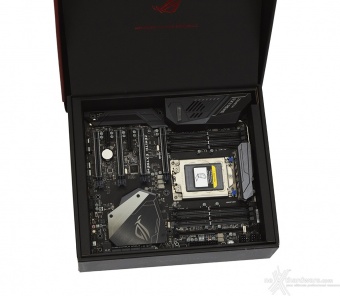 ASUS ROG ZENITH EXTREME 2. Packaging & Bundle 4