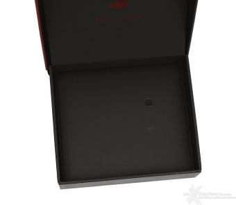 ASUS ROG ZENITH EXTREME 2. Packaging & Bundle 5