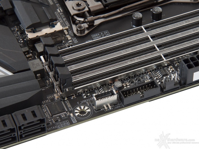 GIGABYTE X299 AORUS Gaming 9 5. Connettività 11