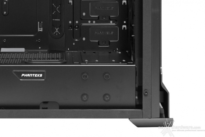 Phanteks Enthoo EVOLV ATX Tempered Glass 4. Interno - Parte prima 11
