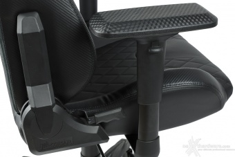 CORSAIR T1 RACE 3. Regolazioni ed ergonomia 8