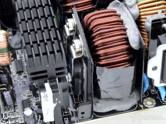 CORSAIR AX1600i 6. Componentistica & Layout - Parte seconda 3