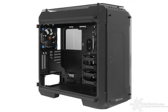 Thermaltake View 71 TG 4. Interno 4