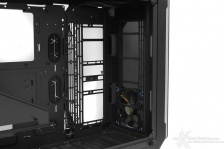 Thermaltake View 71 TG 4. Interno 9