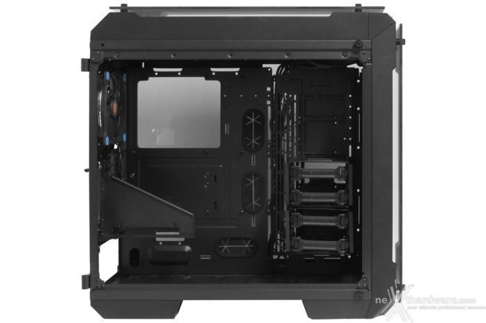 Thermaltake View 71 TG 4. Interno 1