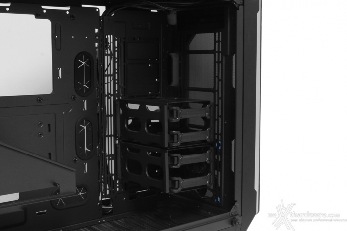 Thermaltake View 71 TG 4. Interno 6