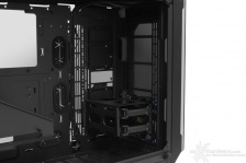 Thermaltake View 71 TG 4. Interno 7