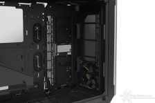 Thermaltake View 71 TG 4. Interno 8