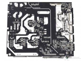 ENERMAX MaxTytan 800W 4. Componentistica & Layout - Parte prima 5