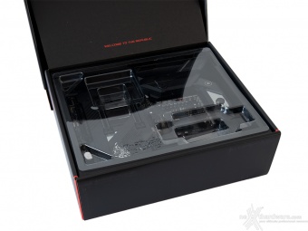 ASUS ROG Crosshair VIII Formula 1. Packaging & Bundle 3