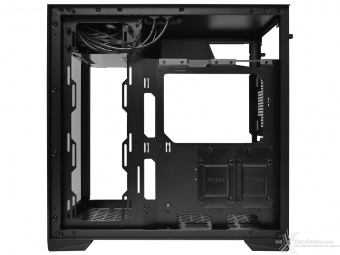 Antec P120 Crystal 3. Interno 8