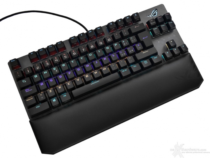 ASUS ROG Strix Scope TKL & Strix Impact II 2. ROG Strix Scope TKL - Vista da vicino 11