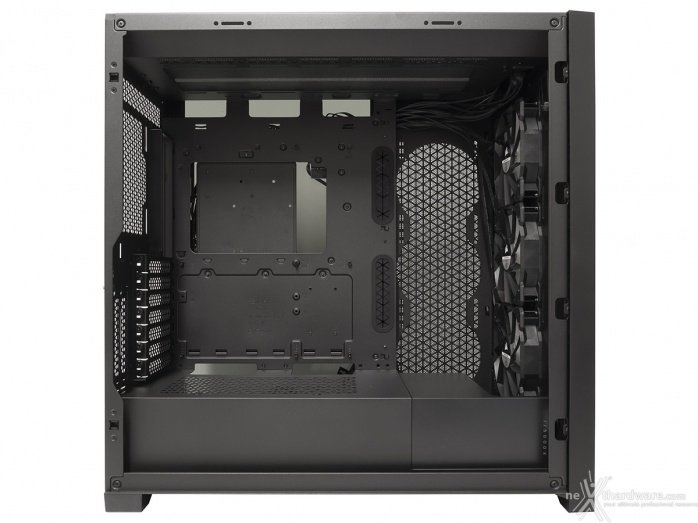 CORSAIR iCUE 5000X RGB 3. Interno 4