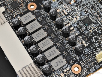 SAPPHIRE NITRO+ Radeon RX 6700 XT 5. Layout & PCB 8