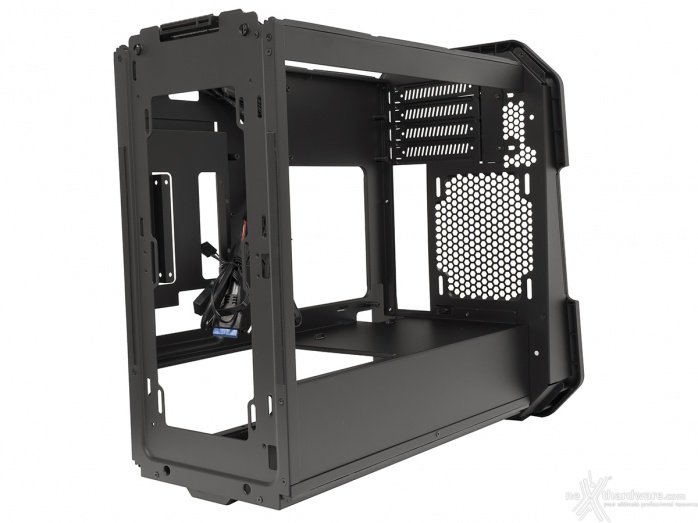 Antec Dark Cube 3. Interno 7
