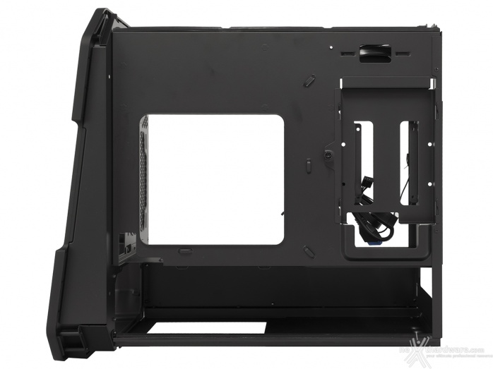 Antec Dark Cube 3. Interno 6
