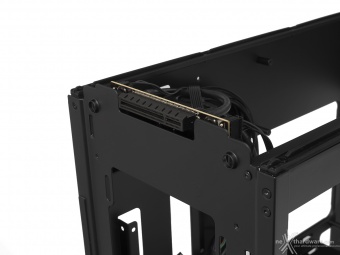 Antec Dark Cube 3. Interno 8