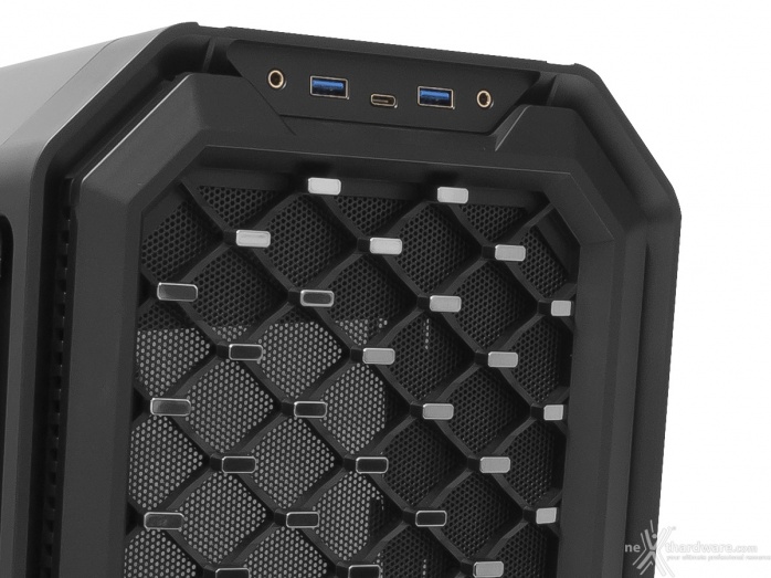 Antec Dark Cube 2. Esterno 4
