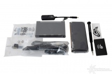 ASUS ROG MAXIMUS XIII EXTREME 2. Packaging & Bundle 7