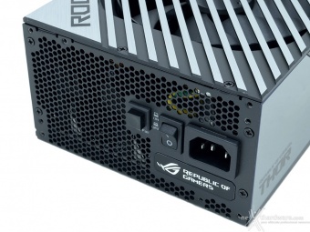 ROG THOR 1000W Platinum II 2. Visto da vicino 8