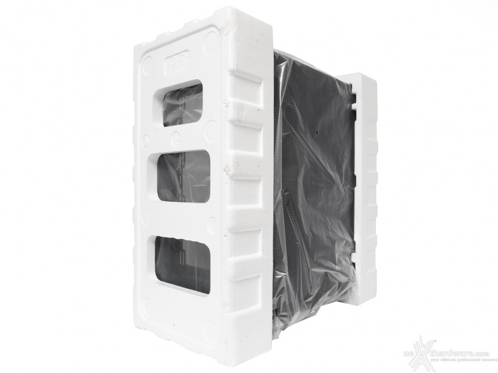 Thermaltake Core P6 TG ARGB 1. Packaging & Bundle 2