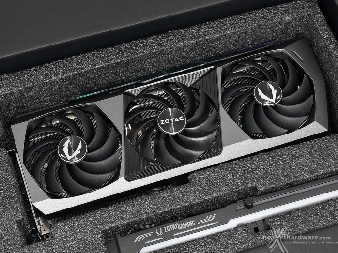 ZOTAC GeForce RTX 3090 Ti AMP Extreme Holo 1. Packaging & Bundle 5