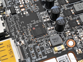 SAPPHIRE NITRO+ Radeon RX 6750 XT 4. Layout & PCB 4