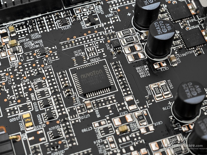 SAPPHIRE NITRO+ Radeon RX 6750 XT 4. Layout & PCB 8