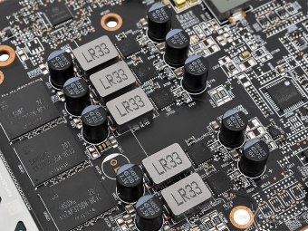 SAPPHIRE NITRO+ Radeon RX 6750 XT 4. Layout & PCB 7