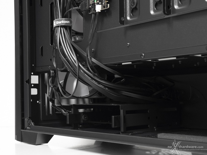 Sharkoon TG7M RGB 3. Interno 10