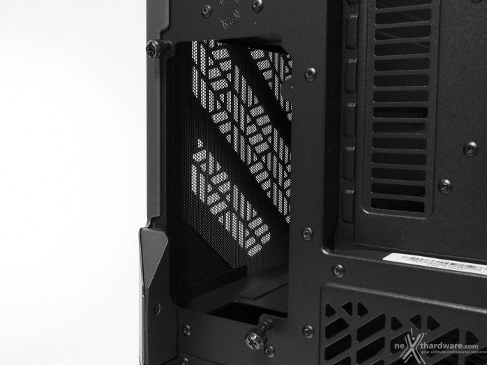 Cooler Master HAF 700 EVO 3. Esterno - Parte seconda 7