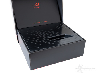 ASUS ROG CROSSHAIR X670E EXTREME 2. Packaging & Bundle 3
