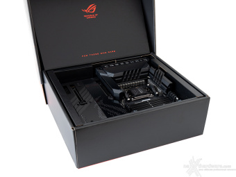 ASUS ROG CROSSHAIR X670E EXTREME 2. Packaging & Bundle 4