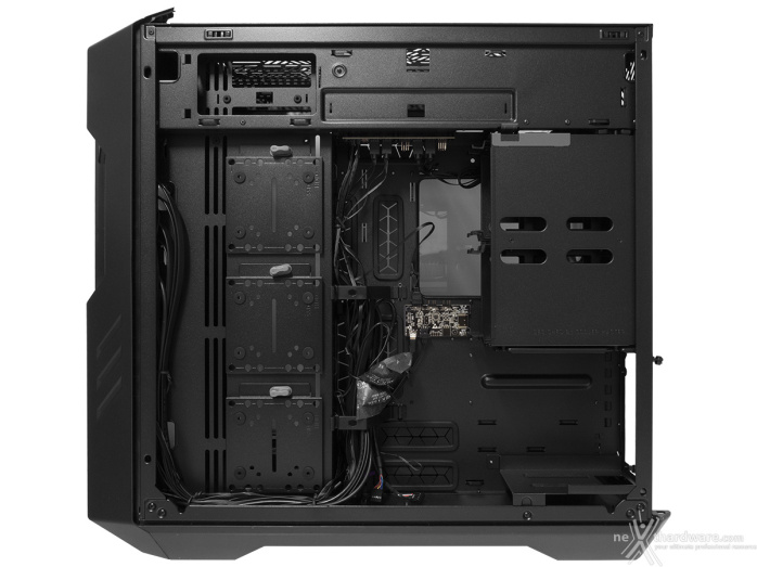 Cooler Master HAF 700 3. Interno 8