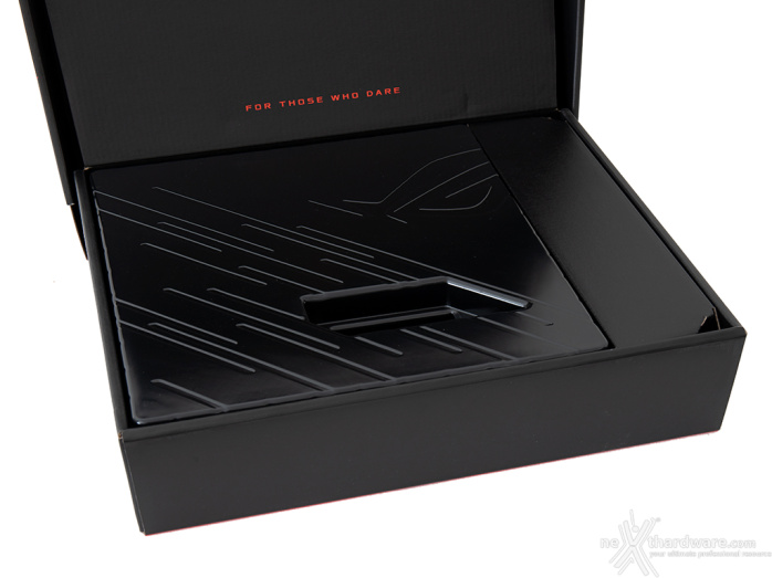 ASUS ROG CROSSHAIR X670E GENE 2. Packaging & Bundle 3