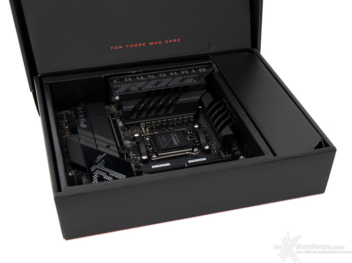 ASUS ROG CROSSHAIR X670E GENE 2. Packaging & Bundle 4