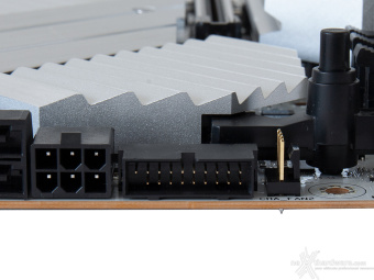 ASUS ROG MAXIMUS Z790 APEX 5. Connettività 16