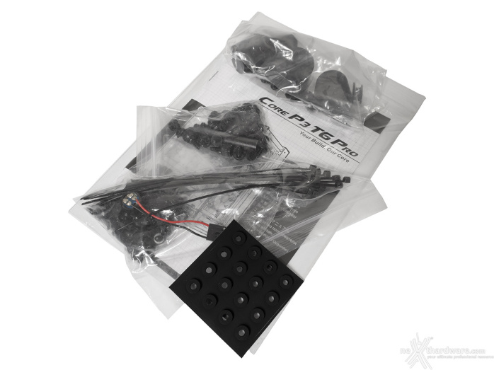 Thermaltake Core P3 TG Pro 1. Packaging & Bundle 7