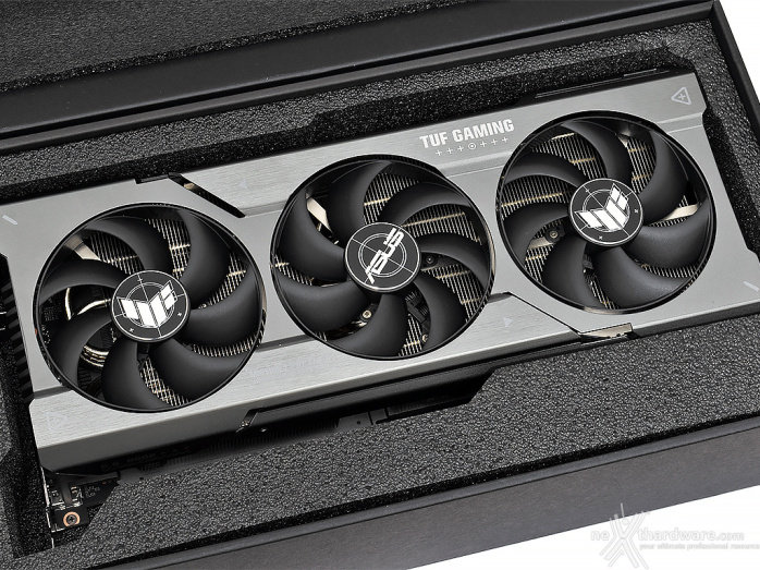 ASUS TUF Gaming Radeon RX 7900 XTX OC 2. Packaging & Bundle 4
