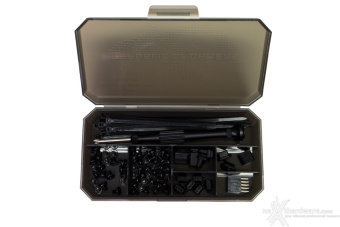 ASUS ROG Hyperion GR701 1. Packaging & Bundle 7