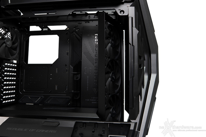 ASUS ROG Hyperion GR701 3. Interno 4