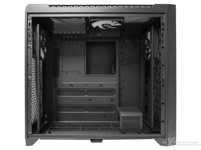 Thermaltake CTE C750 TG ARGB 3. Interno 2