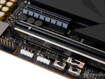 ASUS ROG MAXIMUS Z790 APEX ENCORE 6. Caratteristiche peculiari 19