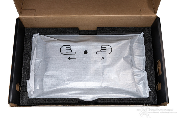 ASUS ROG Swift OLED PG32UCDM 1. Packaging & Bundle 3