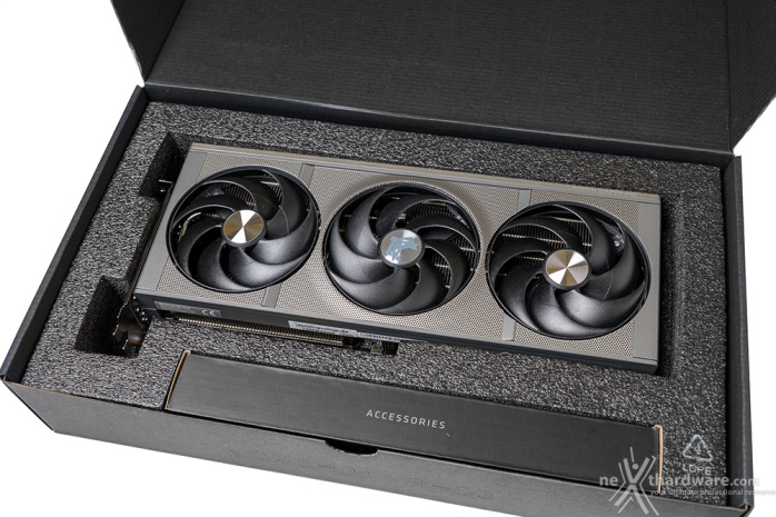 SAPPHIRE NITRO+ RX 9070 XT 2. Packaging & Bundle 5