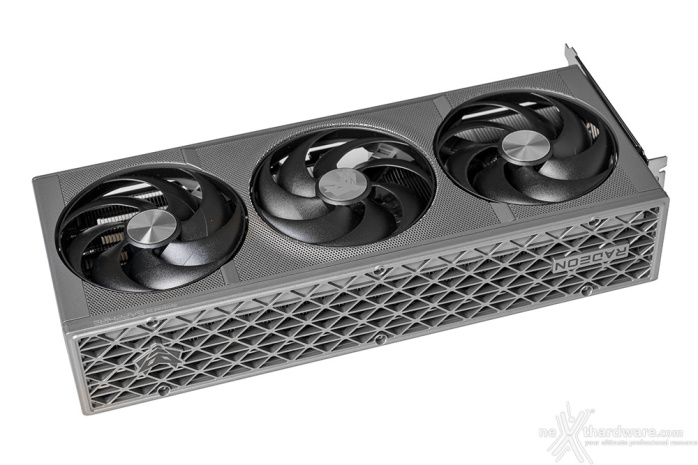SAPPHIRE NITRO+ RX 9070 XT 3. Vista da vicino 3